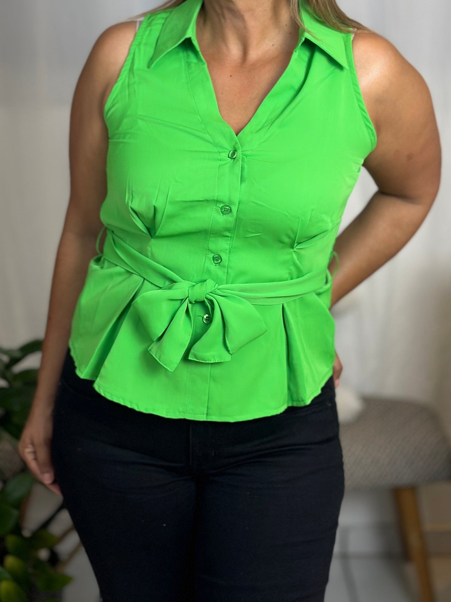 Destellos Sleeveless Tie Belt Blouse
