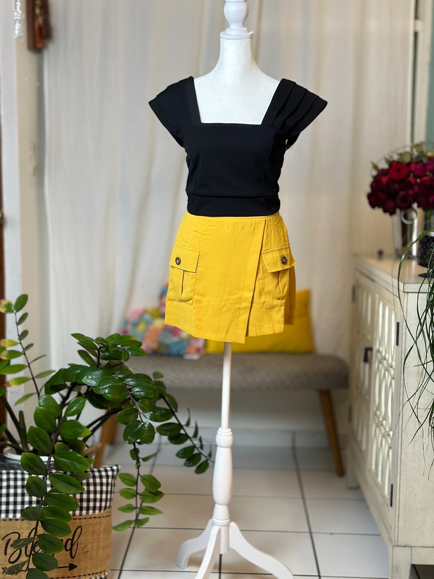 Destellos Yellow High Waist Cargo Skort